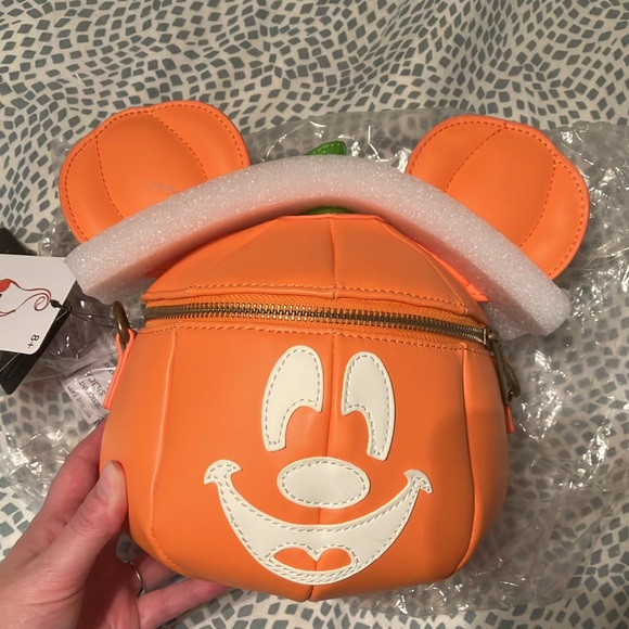 NWT Mickey Pumpkin Bag - Picture 11 of 12
